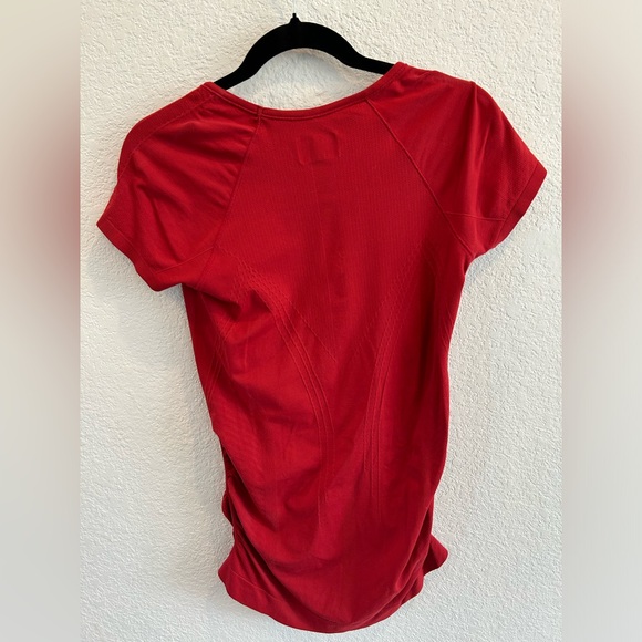 Athleta Red t-shirt size Small - Picture 3 of 3
